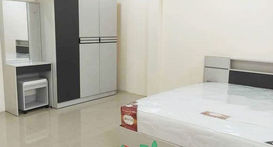 For sale 4 bedrooms townhouse in Wang Thonglang, Bangkok