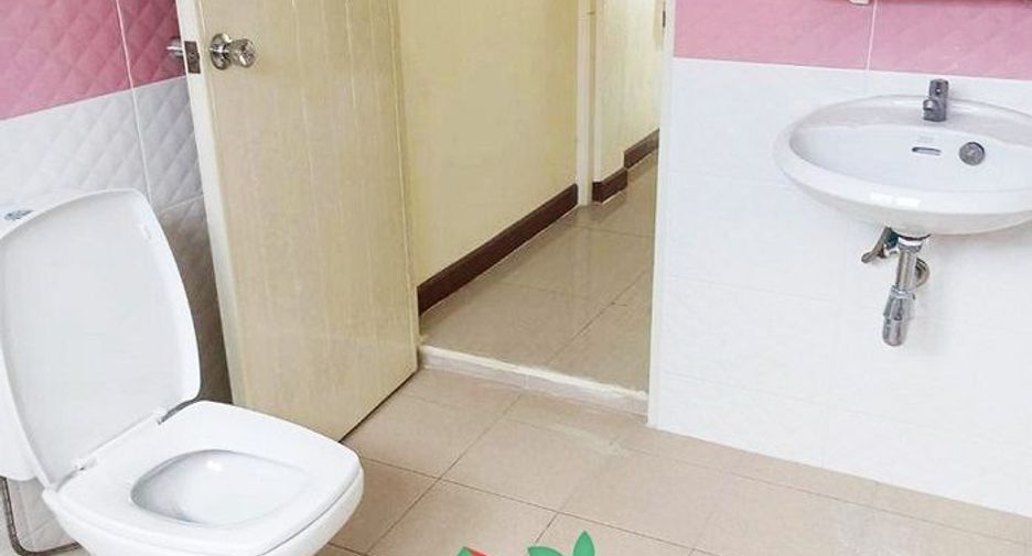 For sale 4 bedrooms townhouse in Wang Thonglang, Bangkok