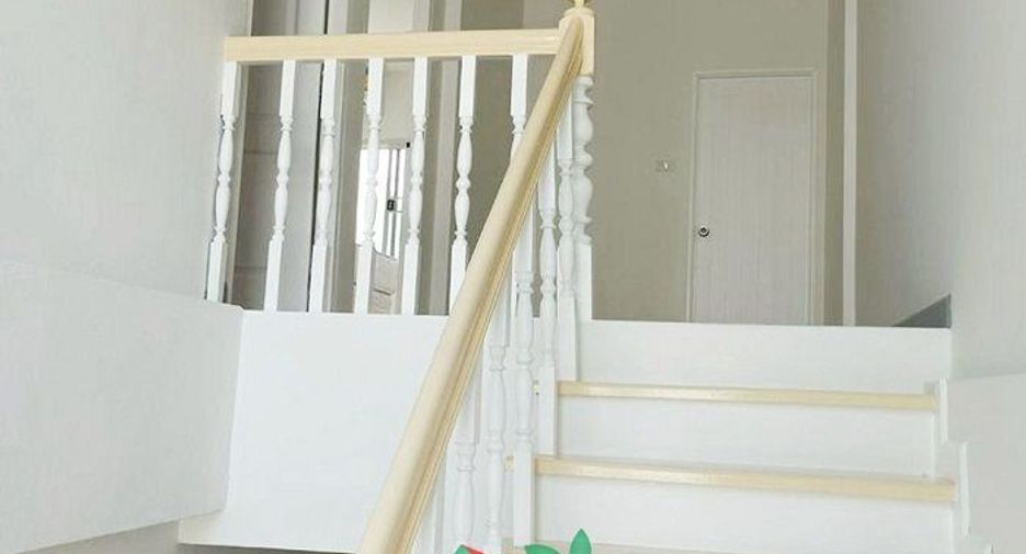 For sale 4 bedrooms townhouse in Wang Thonglang, Bangkok