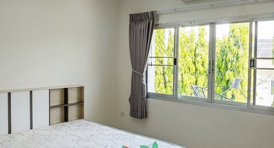 For sale 4 bedrooms townhouse in Wang Thonglang, Bangkok