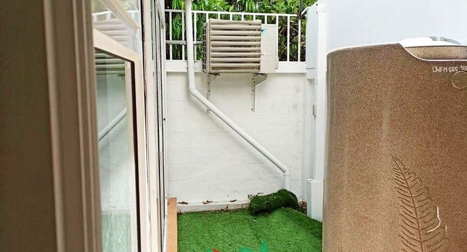 For sale 4 bedrooms townhouse in Wang Thonglang, Bangkok