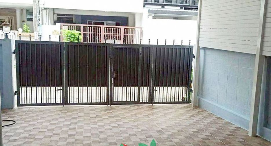 For sale 4 bedrooms townhouse in Wang Thonglang, Bangkok