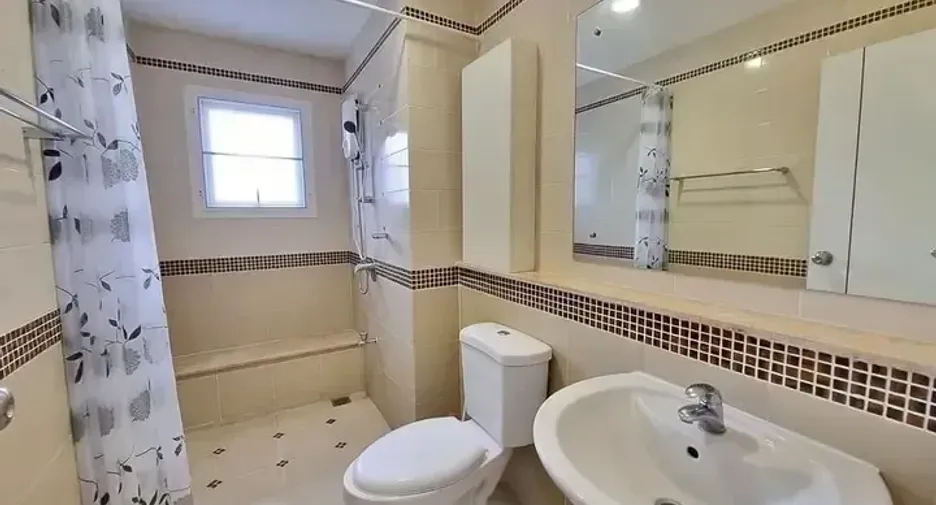 For rent 4 bedrooms townhouse in Phasi Charoen, Bangkok