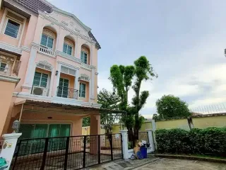 Reihenhaus zur Miete mit 4 Zimmer in Phasi Charoen, Bangkok