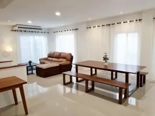 Reihenhaus zur Miete mit 4 Zimmer in Phasi Charoen, Bangkok