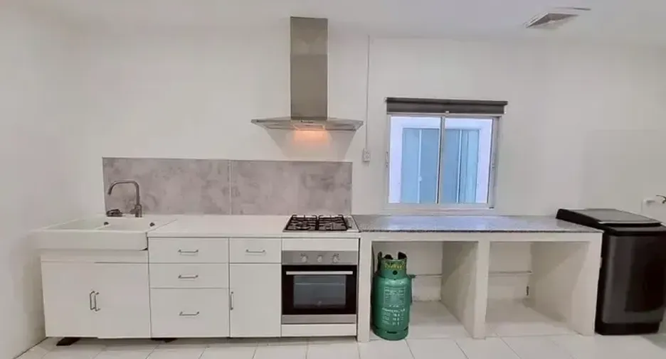 For rent 4 bedrooms townhouse in Phasi Charoen, Bangkok