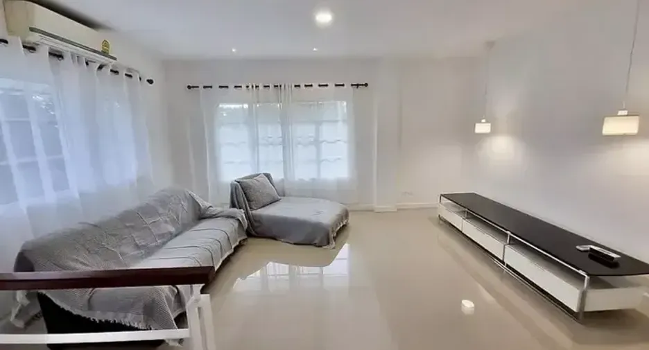 For rent 4 bedrooms townhouse in Phasi Charoen, Bangkok