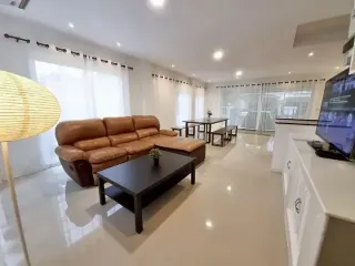 Reihenhaus zur Miete mit 4 Zimmer in Phasi Charoen, Bangkok