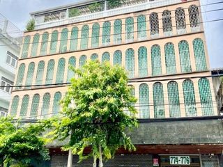 For sale 6 bedrooms house in Khlong San, Bangkok