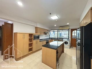 Apartamento en alquiler de 4 habitaciones en Watthana, Bangkok