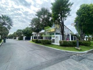 Haus zum Kauf mit 6 Zimmer in Lat Krabang, Bangkok