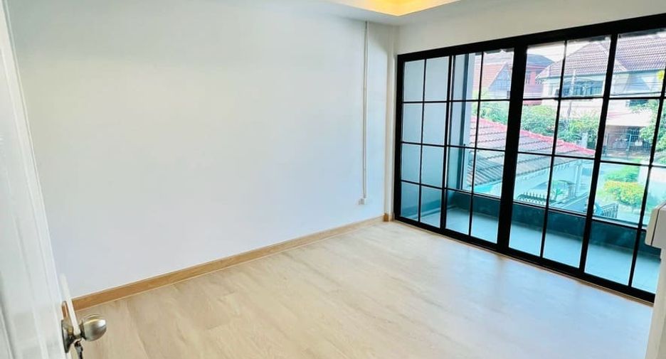For sale 2 bedrooms townhouse in Bueng Kum, Bangkok