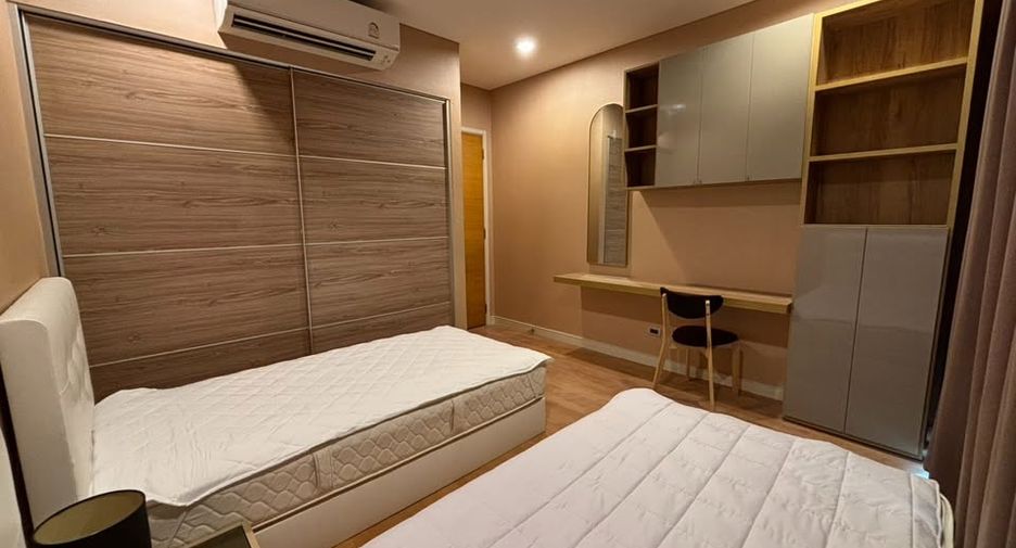For rent 2 bedrooms condo in Khlong Toei, Bangkok