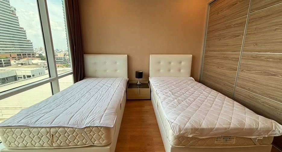 For rent 2 bedrooms condo in Khlong Toei, Bangkok