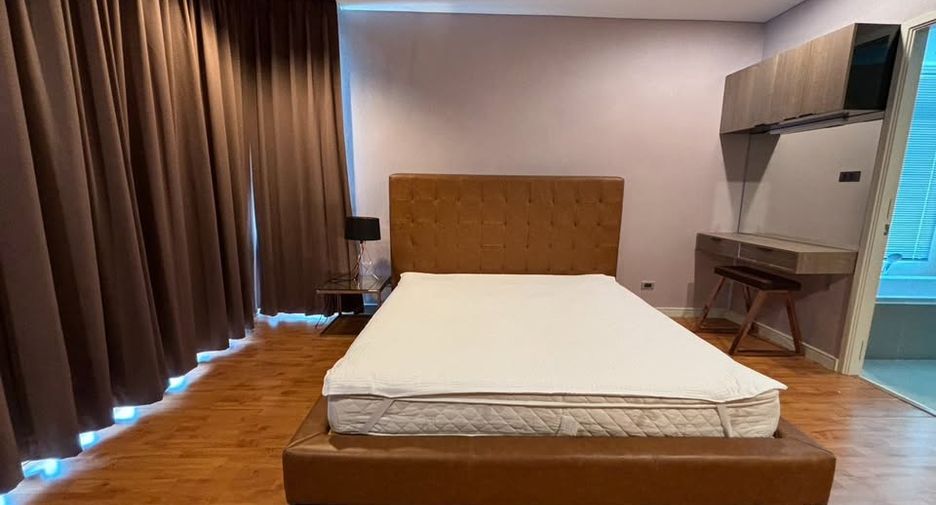 For rent 2 bedrooms condo in Khlong Toei, Bangkok