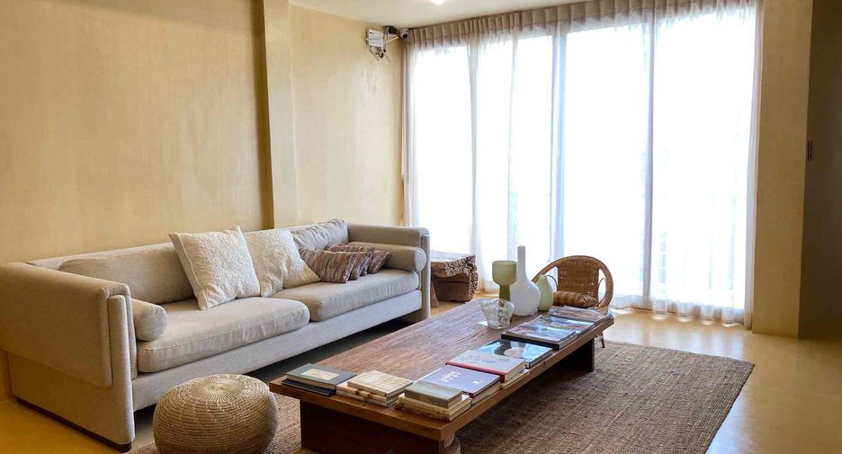 For sale and for rent 3 bedrooms townhouse in Yan Nawa, Bangkok