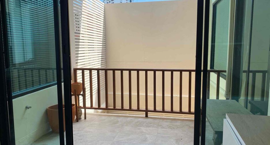 For sale and for rent 3 bedrooms townhouse in Yan Nawa, Bangkok