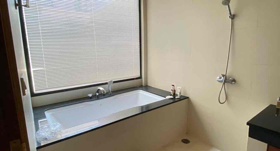 For sale and for rent 3 bedrooms townhouse in Yan Nawa, Bangkok