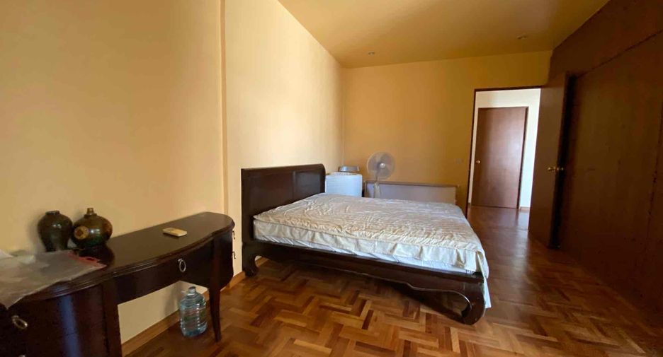 For sale and for rent 3 bedrooms townhouse in Yan Nawa, Bangkok