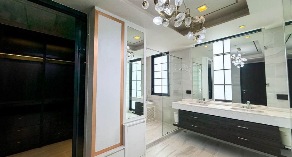 Casa en alquiler de 4 habitaciones en Watthana, Bangkok