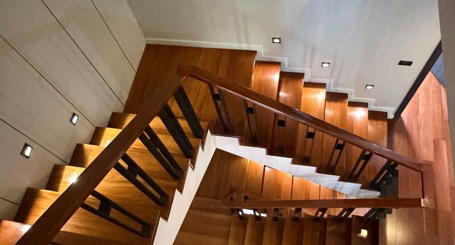 Casa en alquiler de 4 habitaciones en Watthana, Bangkok