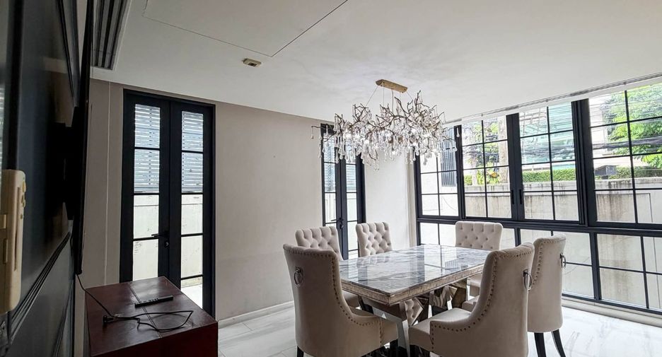 Casa en alquiler de 4 habitaciones en Watthana, Bangkok