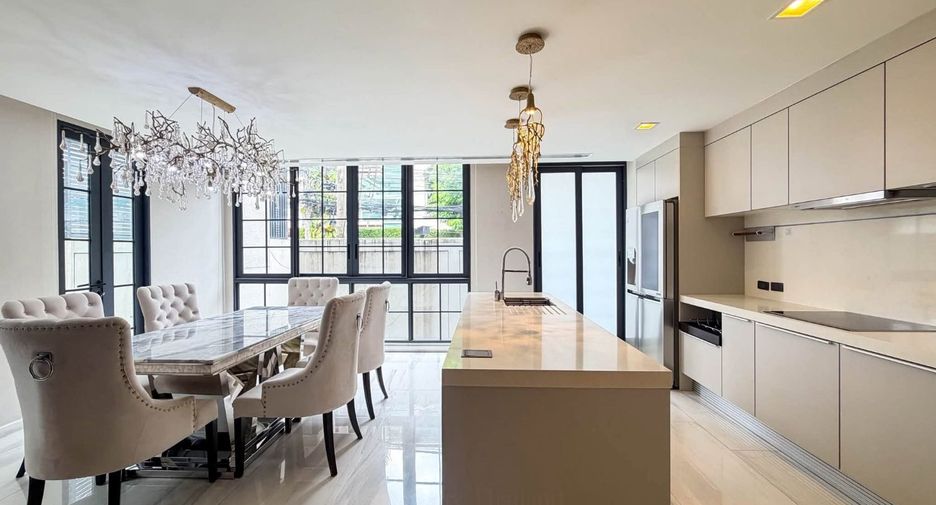 Casa en alquiler de 4 habitaciones en Watthana, Bangkok