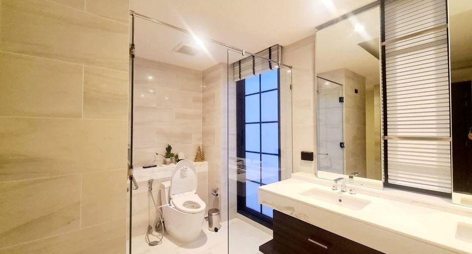 Casa en alquiler de 4 habitaciones en Watthana, Bangkok