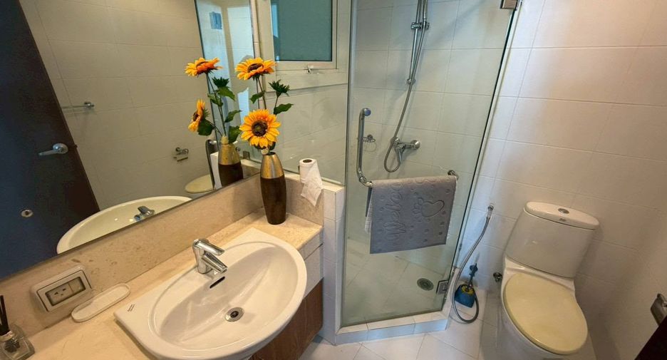 For rent 3 ベッドルーム condo in Khlong Toei, Bangkok