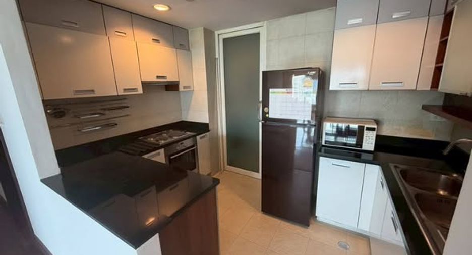 For rent 3 ベッドルーム condo in Khlong Toei, Bangkok