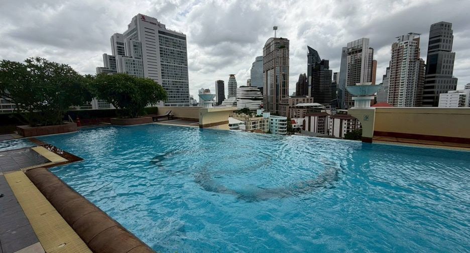 For rent 3 ベッドルーム condo in Khlong Toei, Bangkok