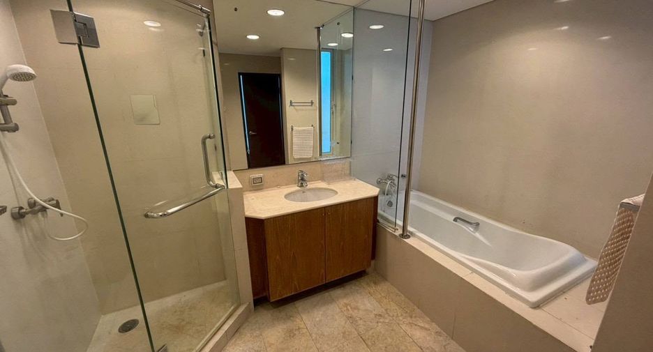 For rent 3 ベッドルーム condo in Khlong Toei, Bangkok