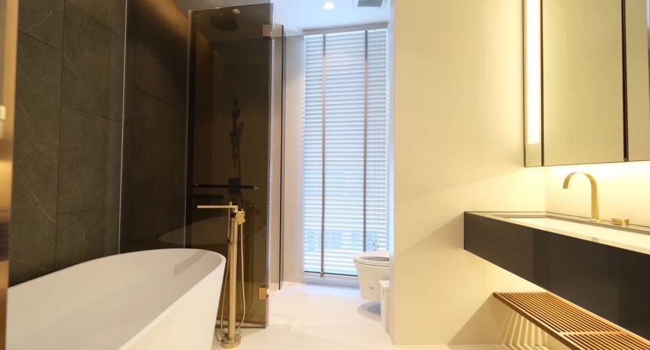 For rent 3 bedrooms condo in Khlong Toei, Bangkok