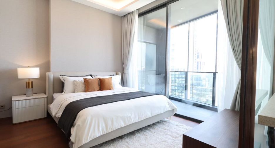 For rent 3 bedrooms condo in Khlong Toei, Bangkok
