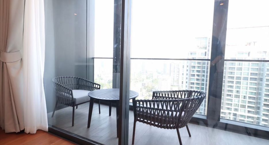 For rent 3 bedrooms condo in Khlong Toei, Bangkok