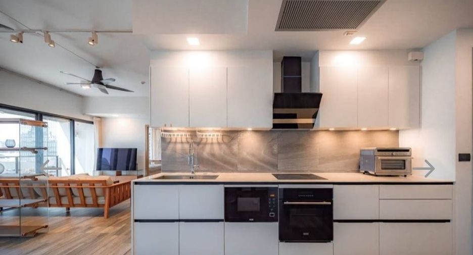 For rent 4 bedrooms condo in Watthana, Bangkok