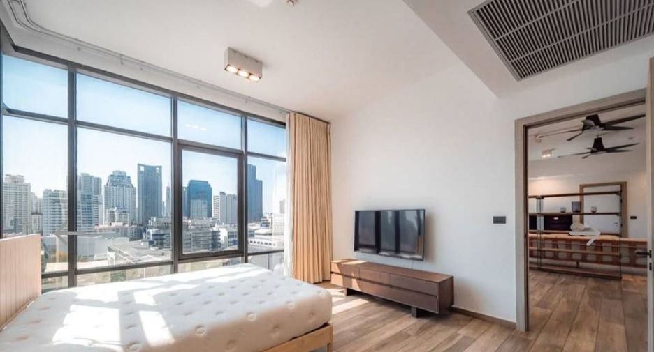 For rent 4 bedrooms condo in Watthana, Bangkok