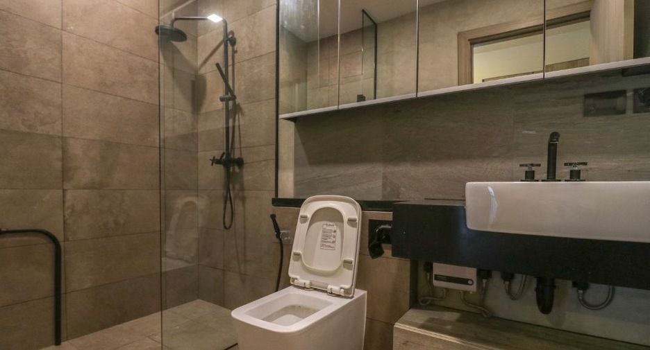 For rent 4 bedrooms condo in Watthana, Bangkok