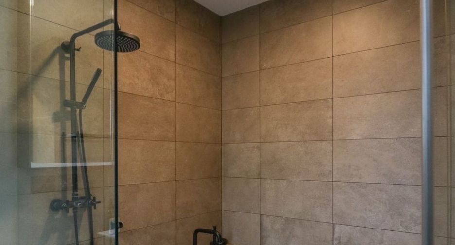 For rent 4 bedrooms condo in Watthana, Bangkok