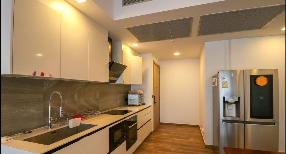 For rent 4 bedrooms condo in Watthana, Bangkok