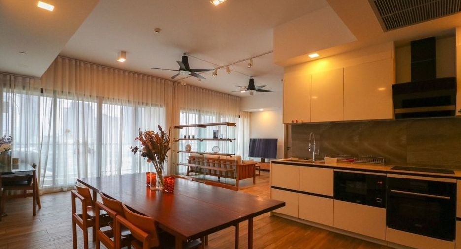 For rent 4 bedrooms condo in Watthana, Bangkok