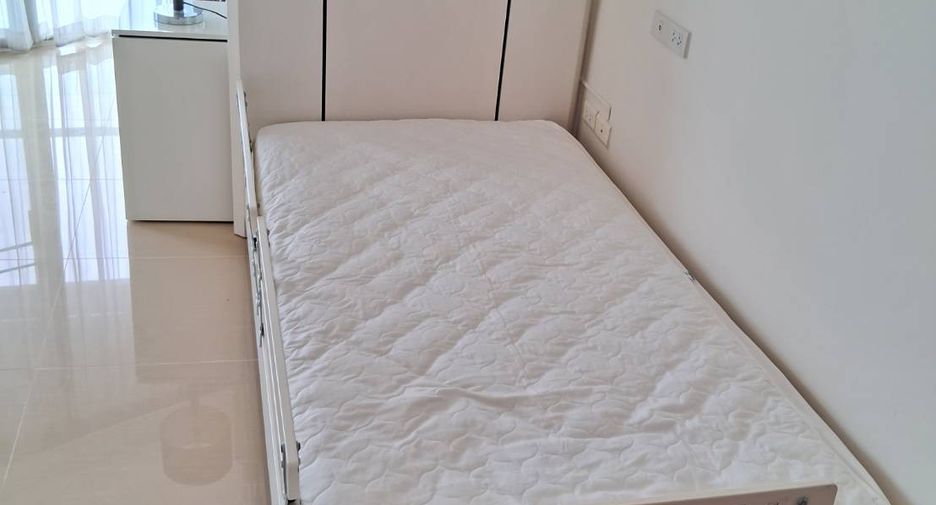 For rent 3 bedrooms condo in Khlong Toei, Bangkok
