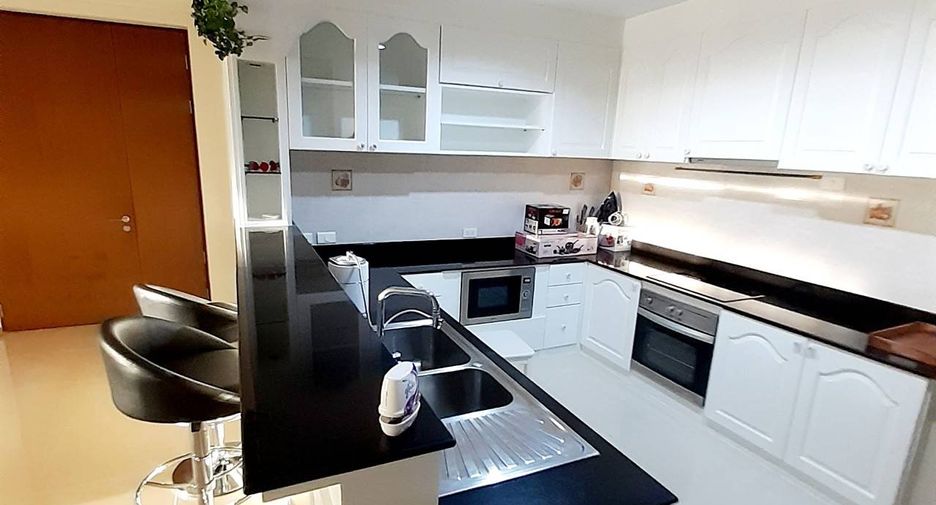For rent 3 bedrooms condo in Khlong Toei, Bangkok