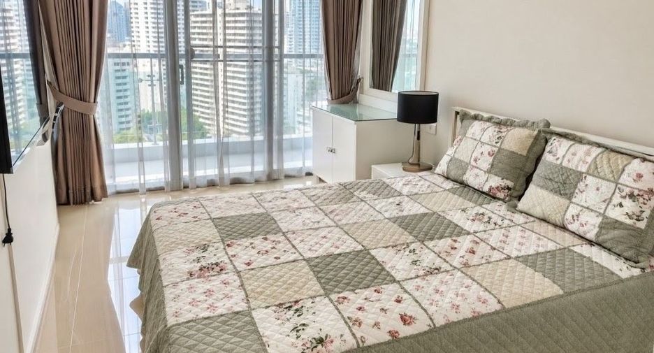 For rent 3 bedrooms condo in Khlong Toei, Bangkok
