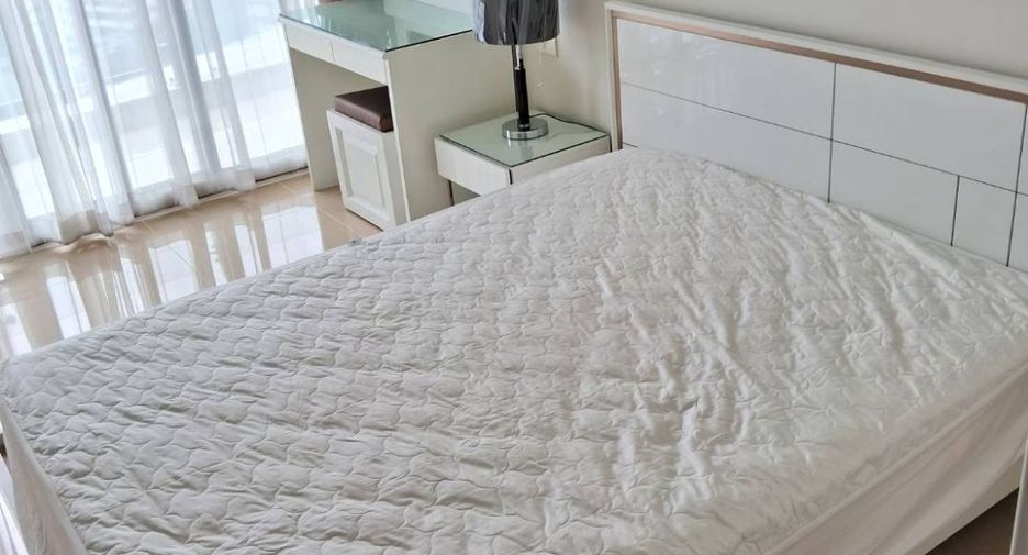 For rent 3 bedrooms condo in Khlong Toei, Bangkok