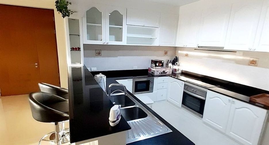 For rent 3 bedrooms condo in Khlong Toei, Bangkok
