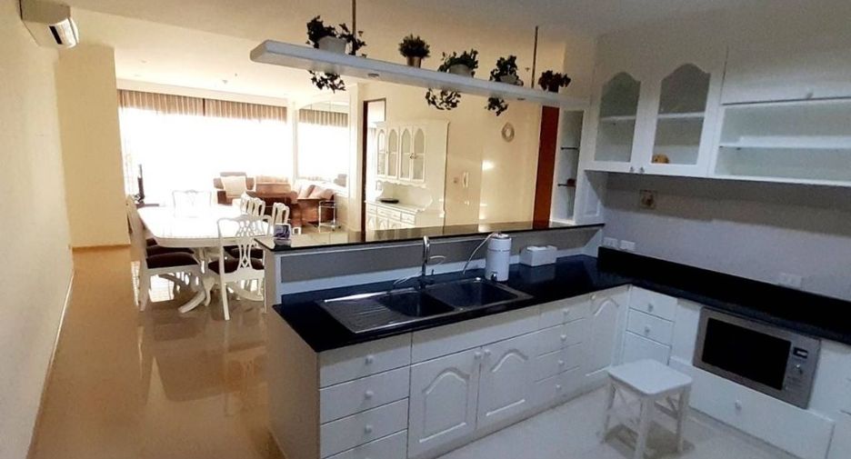 For rent 3 bedrooms condo in Khlong Toei, Bangkok