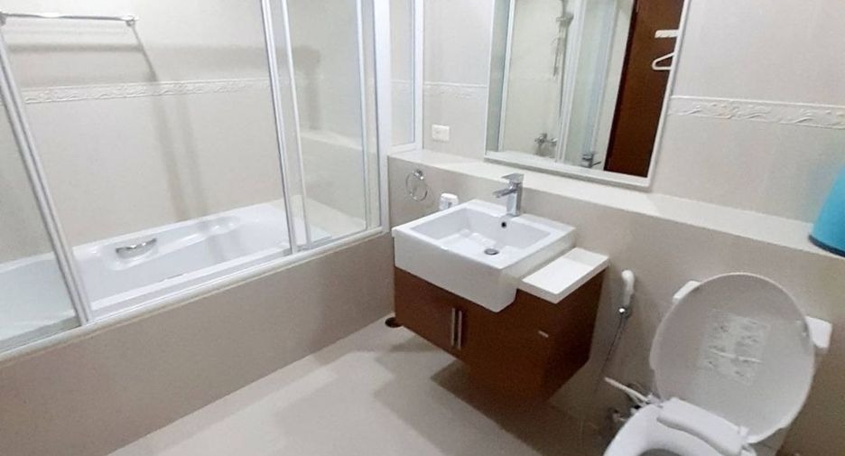 For rent 3 bedrooms condo in Khlong Toei, Bangkok