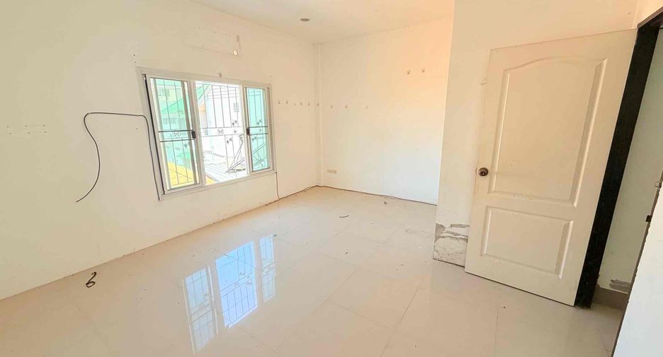 À vendre 2 chambres maison de ville à Mueang Udon Thani, Udon Thani