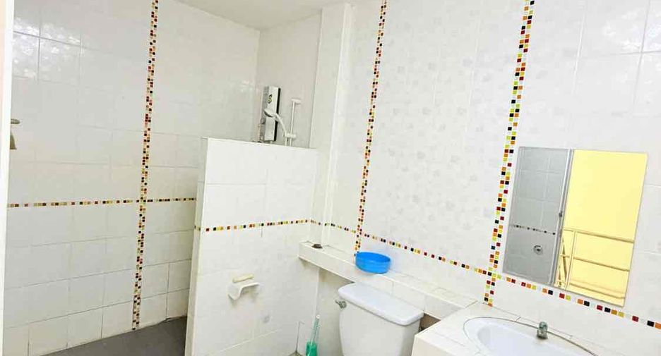 À vendre 2 chambres maison de ville à Mueang Udon Thani, Udon Thani